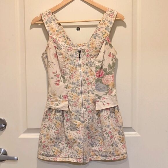 EUC Le Chateau 5 Cotton Floral Print Zip Front Romper - Picture 1 of 6